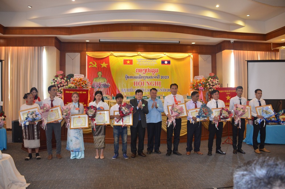 hình ảnh cao su việt lào